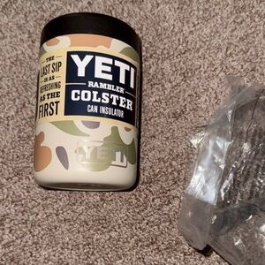 NWT Tan Camo YETI Rambler Colster Can